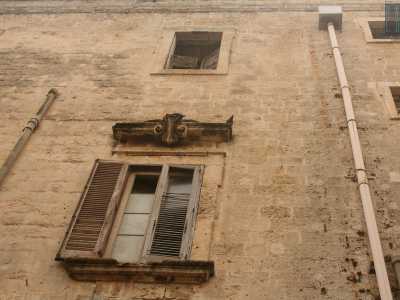 Persiane che rischiano di cadere...